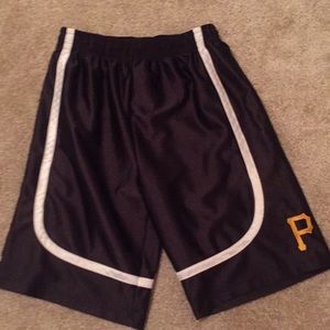 Boys Pirates shorts - size small